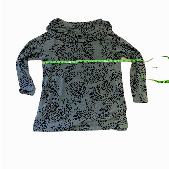 CHICO’S Animal Print Cowl Neck Gray and Black Tunic - Picture 4 of 5
